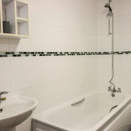 Holiday home 4 Bredon Court *